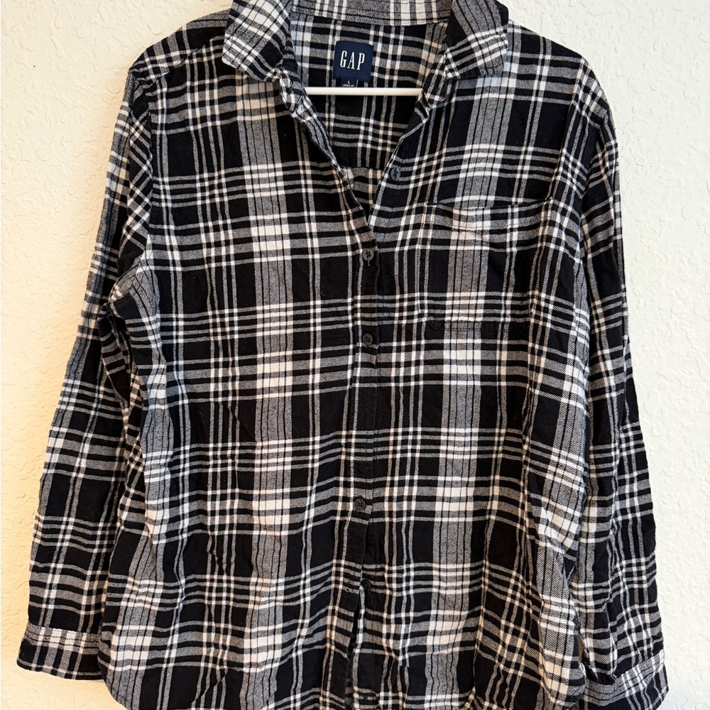 GAP Women's Black and White Plaid Button Down Shirt